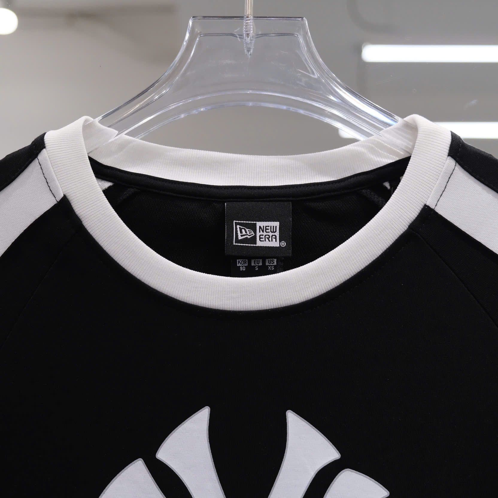  Áo Thun New Era NY Đen Big Logo Ngực Hàng Chính Hãng CODE: 15488808 