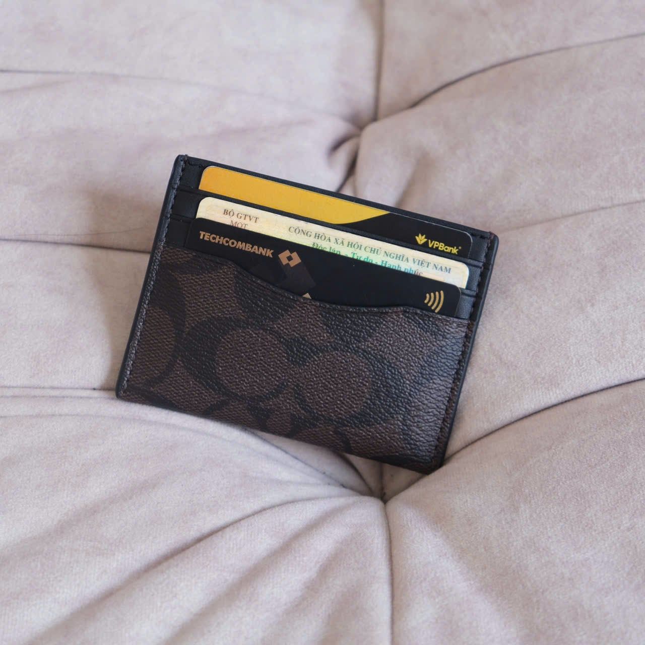  Ví Card Coach Mono Nâu Đậm Hàng Chính Hãng CODE: SP017604 | Fox Sneaker 