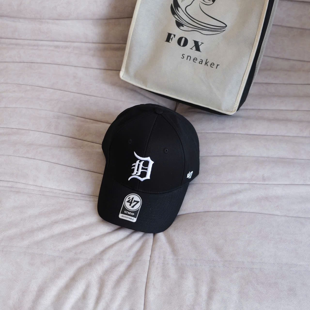  Mũ Nón Brand 47 D Đen Chữ Trắng Hàng Chính Hãng 