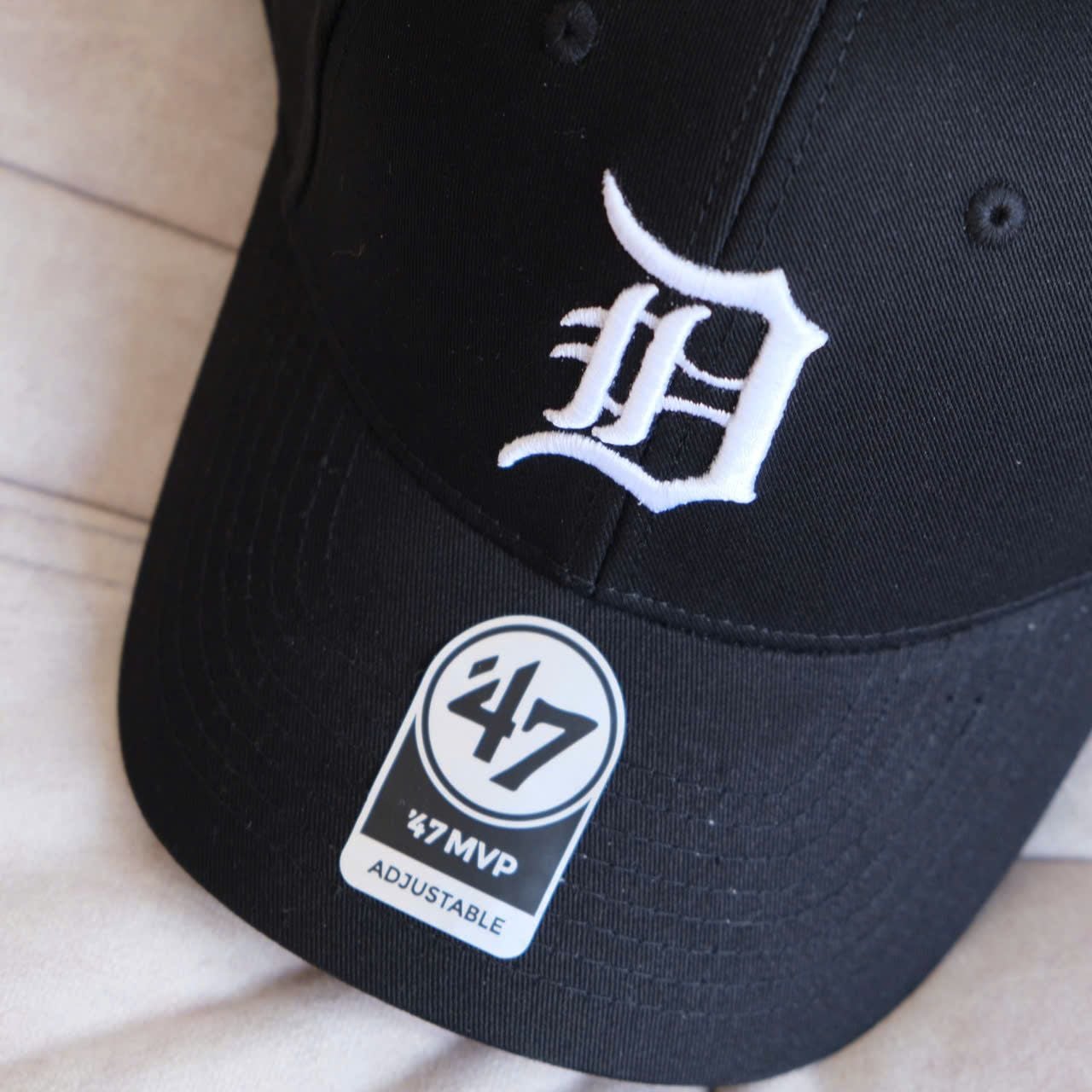  Mũ Nón Brand 47 D Đen Chữ Trắng Hàng Chính Hãng 