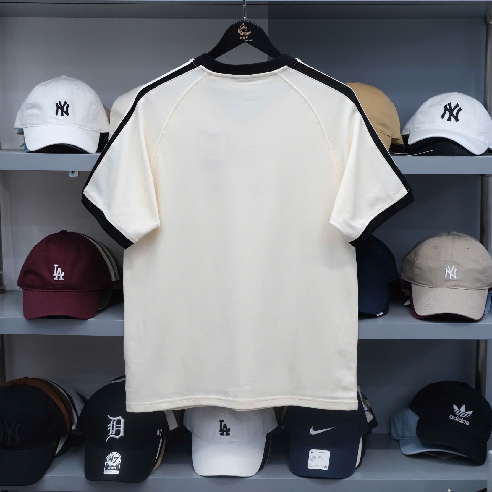  SALE - Áo Thun New Era NY cổ V Kem Hàng Chính Hãng CODE : 15488842 