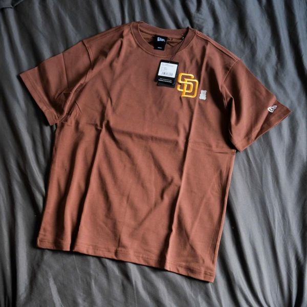  SALE - Áo Thun New Era Gấu Nâu | 14148886 Hàng Chính Hãng 