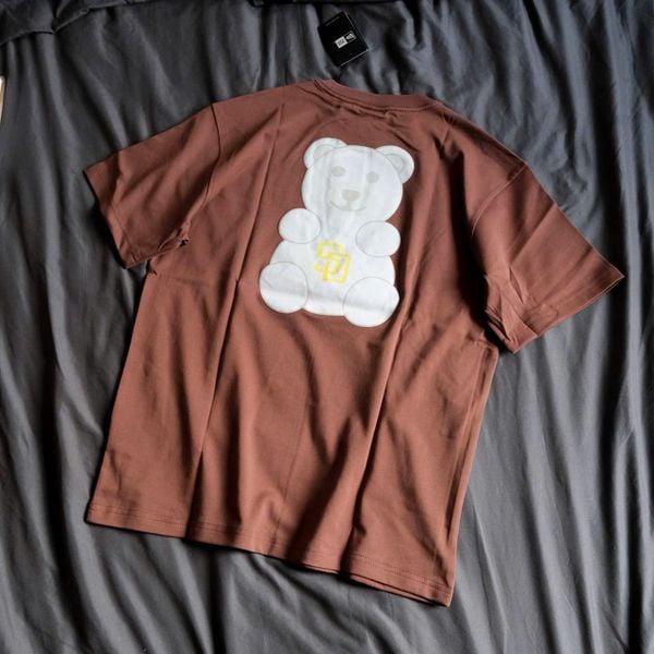  SALE - Áo Thun New Era Gấu Nâu | 14148886 Hàng Chính Hãng 