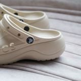  Dép Sục Crocs Platform Baya Classic Clog Unisex Nữ Màu Bone Kem Đế Cao 5cm Cho Nữ - Fox Sneaker 