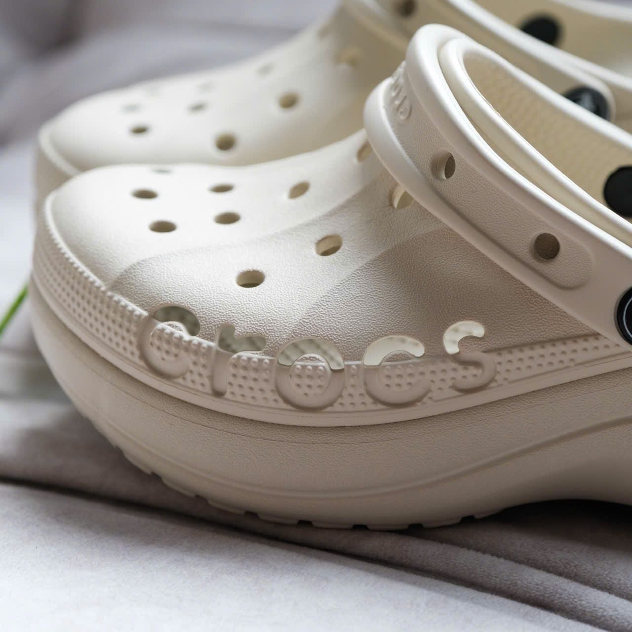  Dép Sục Crocs Platform Baya Classic Clog Unisex Nữ Màu Bone Kem Đế Cao 5cm Cho Nữ - Fox Sneaker 