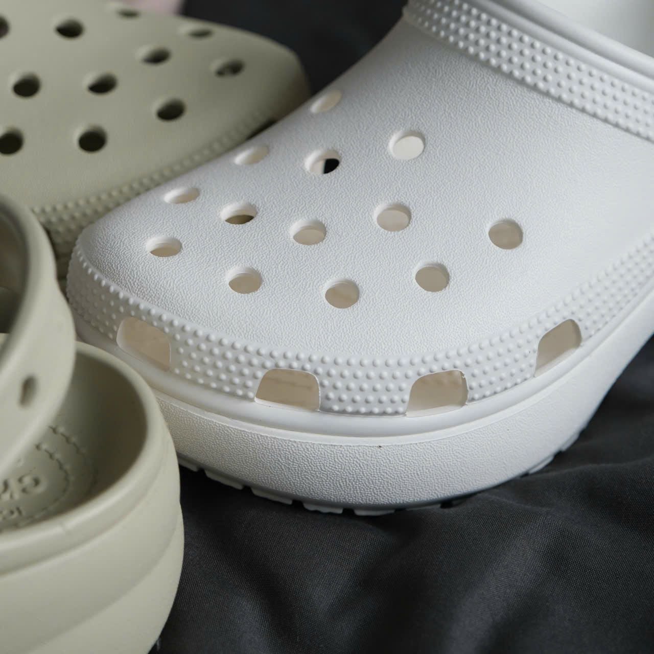  Dép Crocs Platform Classic Clog Unisex Nam Nữ Màu Trắng - Kem Đế Cao 5cm Cho Nữ 