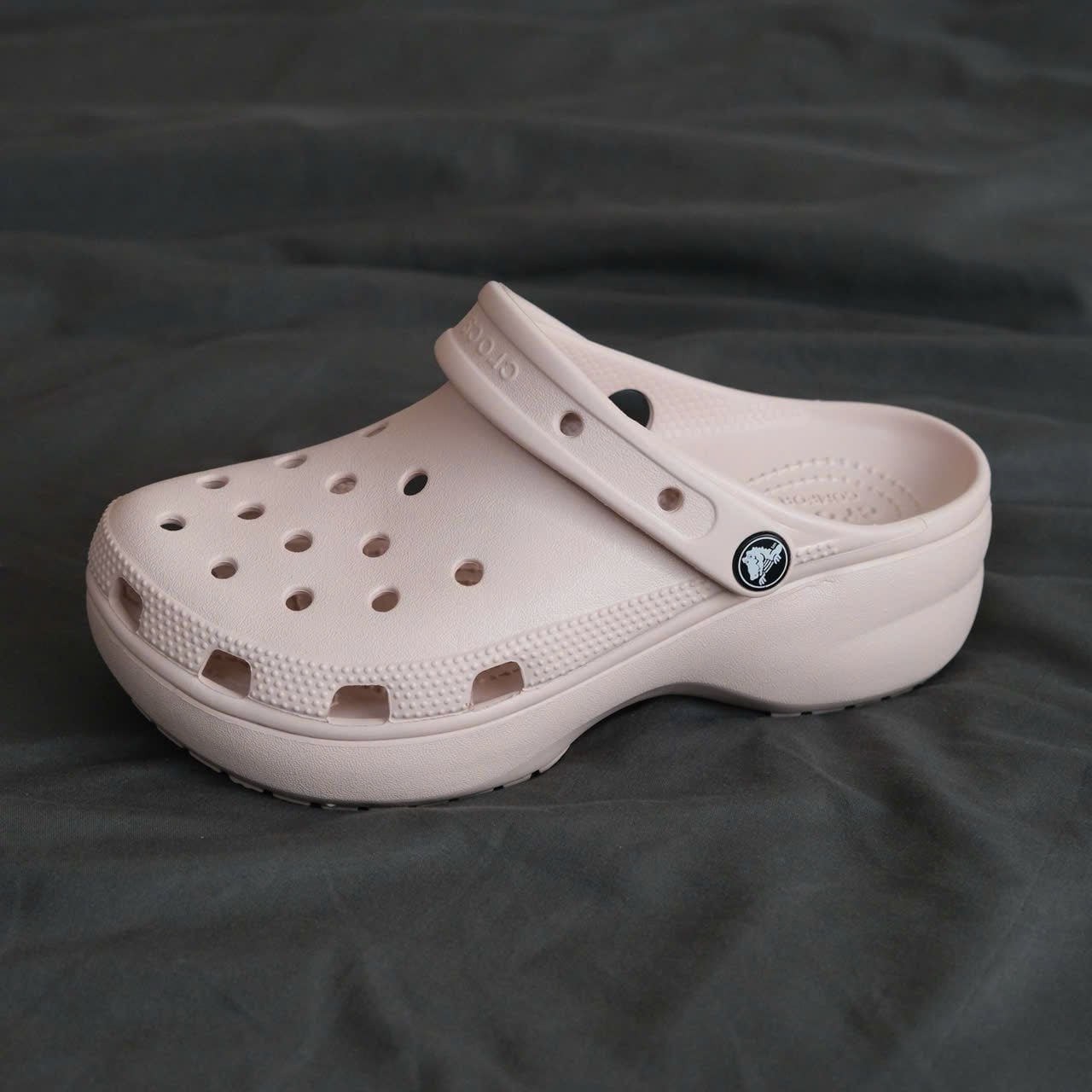  Dép Crocs Platform Classic Clog Unisex Nam Nữ Màu Trắng - Kem Đế Cao 5cm Cho Nữ 
