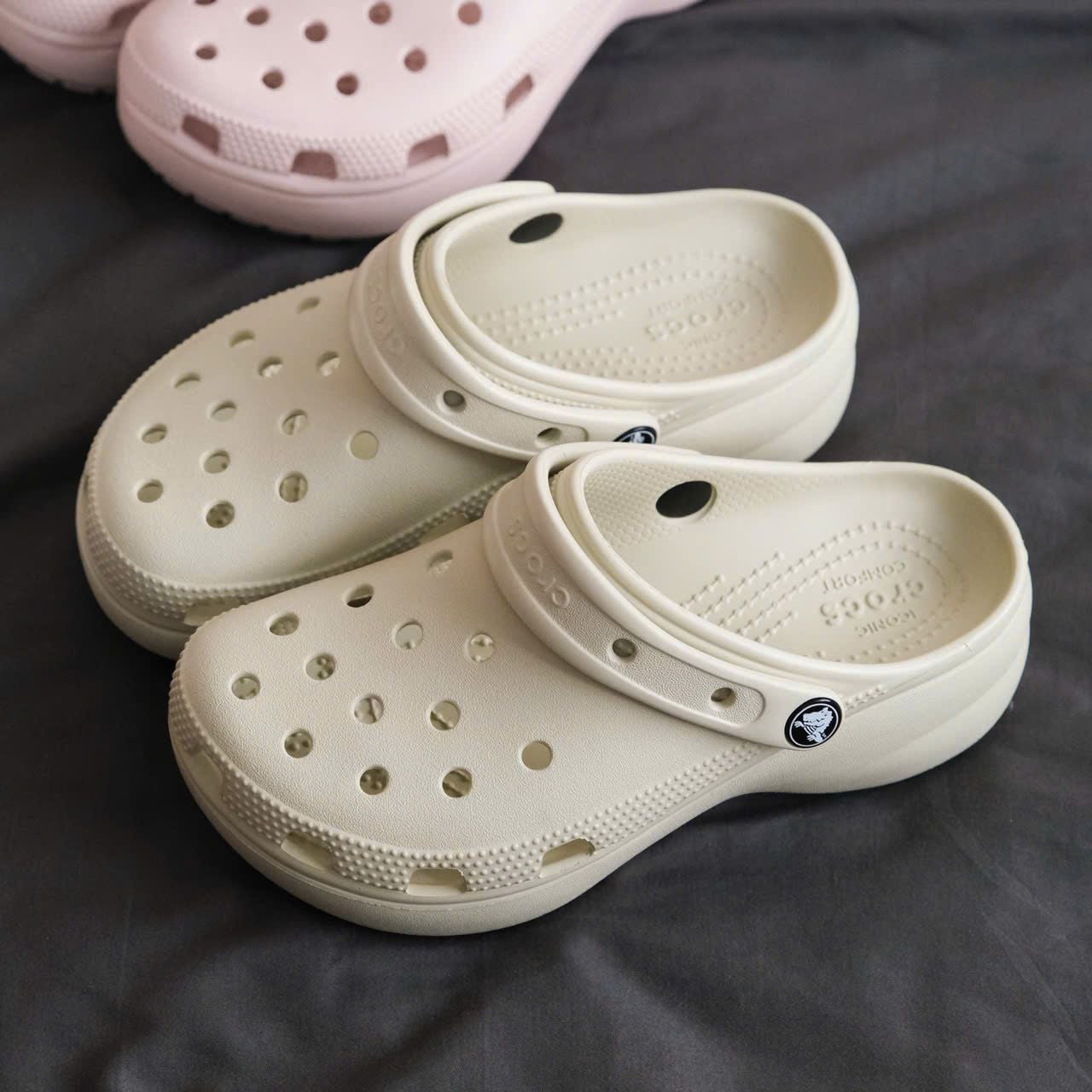  Dép Crocs Platform Classic Clog Unisex Nam Nữ Màu Trắng - Kem Đế Cao 5cm Cho Nữ 