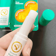 SON DƯỠNG BẠC HÀ DÀNH CHO MÔI KHÔ VÀ NỨT NẺ OMI MENTURM ( 3,2 G)