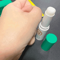 SON DƯỠNG BẠC HÀ DÀNH CHO MÔI KHÔ VÀ NỨT NẺ OMI MENTURM ( 3,2 G)