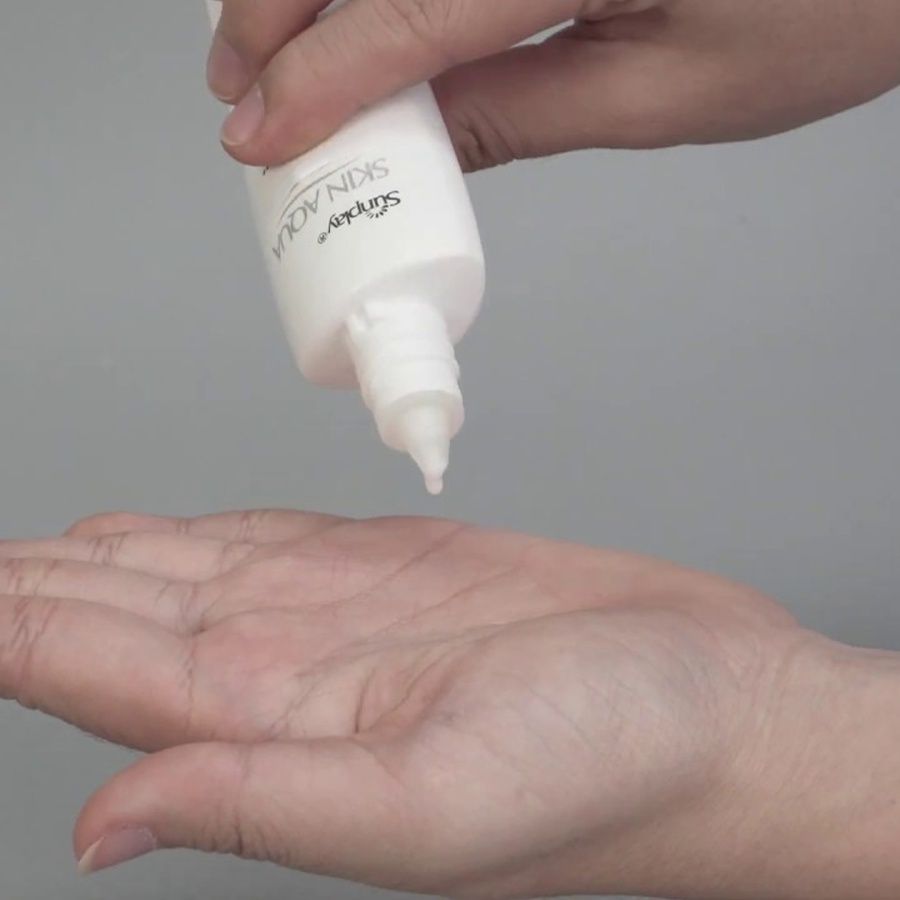 Kem chống nắng Sunplay Skin Aqua Clear White Nắp vàng_Dưỡng Da Trắng Mịn, Kiềm Dầu, Giữ Ẩm, Lâu Trôi SPF50+, PA++++