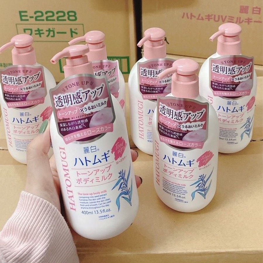 Sữa Dưỡng Thể Nâng Tone Và Làm Sáng Da Hatomugi 400 ML Nhật Bản
