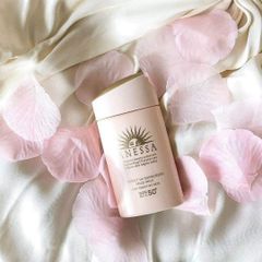 Kem Chống Nắng Dạng Sữa Cho Da Nhạy Cảm Anessa Perfect UV Sunscreen Mild Milk 60ml
