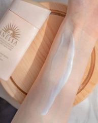 Kem Chống Nắng Dạng Sữa Cho Da Nhạy Cảm Anessa Perfect UV Sunscreen Mild Milk 60ml