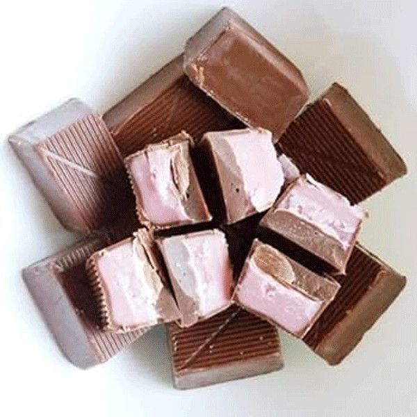 Kẹo Chocolate Furuta nhân kem dâu Nhật Bản