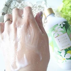 Sữa dưỡng thể trắng da toàn thân Slinky Touch Self Spa 480g
