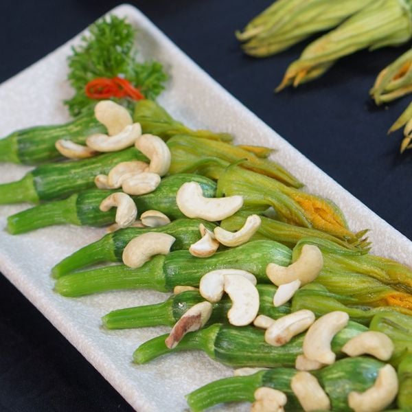  Nụ bí xào hạt điều 