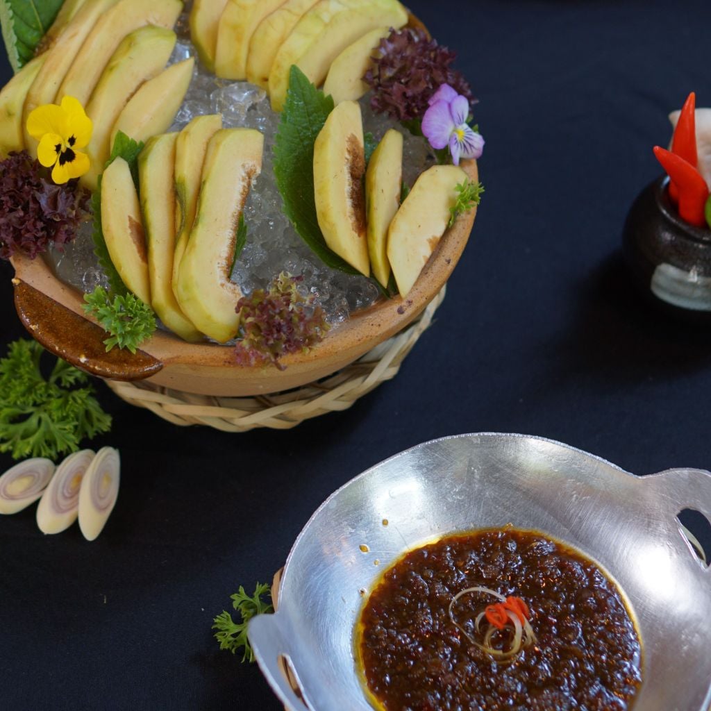  Vả tươi ướp đá sốt mắm ruốc xả ớt 
