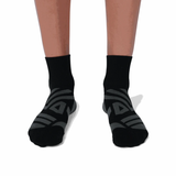  VỚ THỂ THAO NỮ ON PERFORMANCE MID SOCK W 