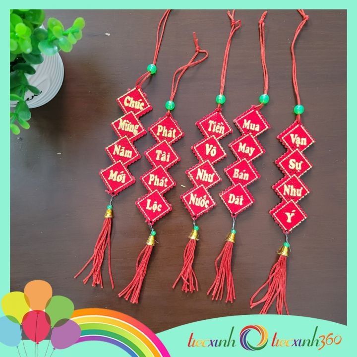  Set 5 phụ kiện nỉ nhung treo trang trí Tết (ngẫu nhiên) Mẫu thoi 3x10 cm 