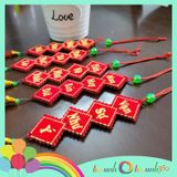  Set 5 phụ kiện nỉ nhung treo trang trí Tết (ngẫu nhiên) Mẫu thoi 4,5 x 20 cm 