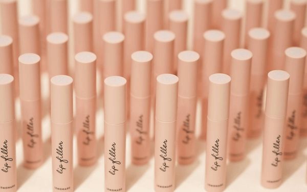  Son Lót Dưỡng ẩm, Làm Đầy Rãnh Môi Lemonade Lip Filler 4.5g 
