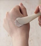  Que đắp mặt nạ Innisfree Beauty Tool Soft Pack Spatula (1 cây) 