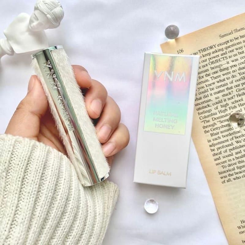  Son Dưỡng Môi Không Màu YNM Natural Melting Honey Lip Balm 3g 