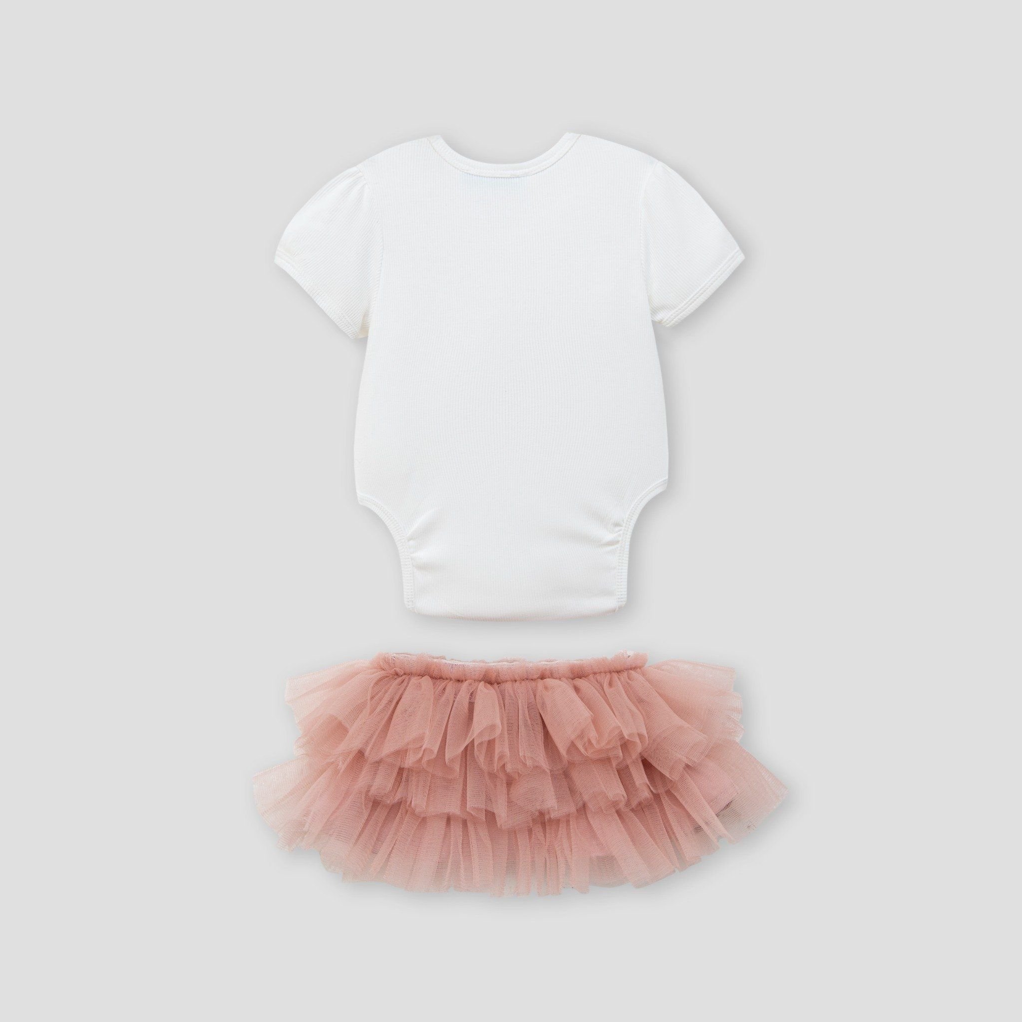  Bộ bodysuit cộc trắng phối váy tầng màu hồng 