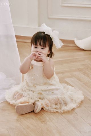  Váy dài kiểu màu be lấp lánh kèm nơ 