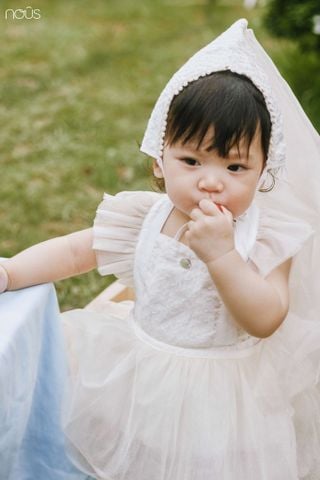  Set bodysuit cộc kèm váy quây tầng màu trắng 