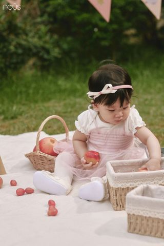  Bộ bodysuit cộc màu trắng kèm váy xòe màu hồng 