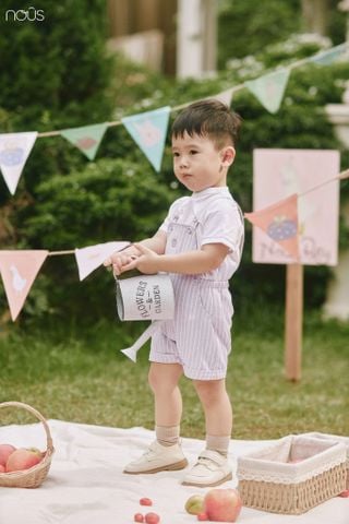  Bộ yếm cộc kẻ ghi kèm áo sơ mi cộc màu trắng 