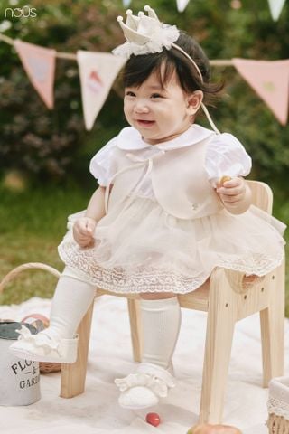  Bộ cộc áo xòe màu trắng phối voan be kèm áo khoác 