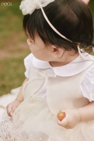  Bộ cộc áo xòe màu trắng phối voan be kèm áo khoác 