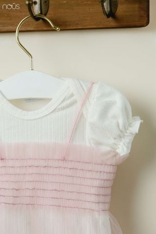  Bộ bodysuit cộc màu trắng kèm váy xòe màu hồng 