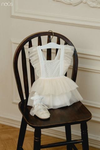  Set bodysuit cộc kèm váy quây tầng màu trắng 