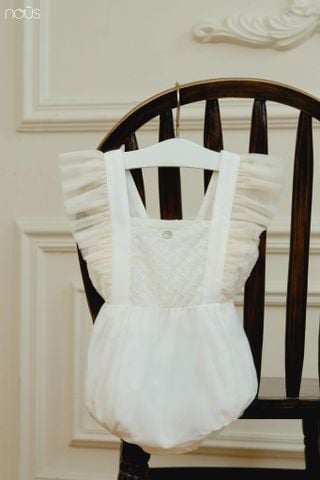  Set bodysuit cộc kèm váy quây tầng màu trắng 