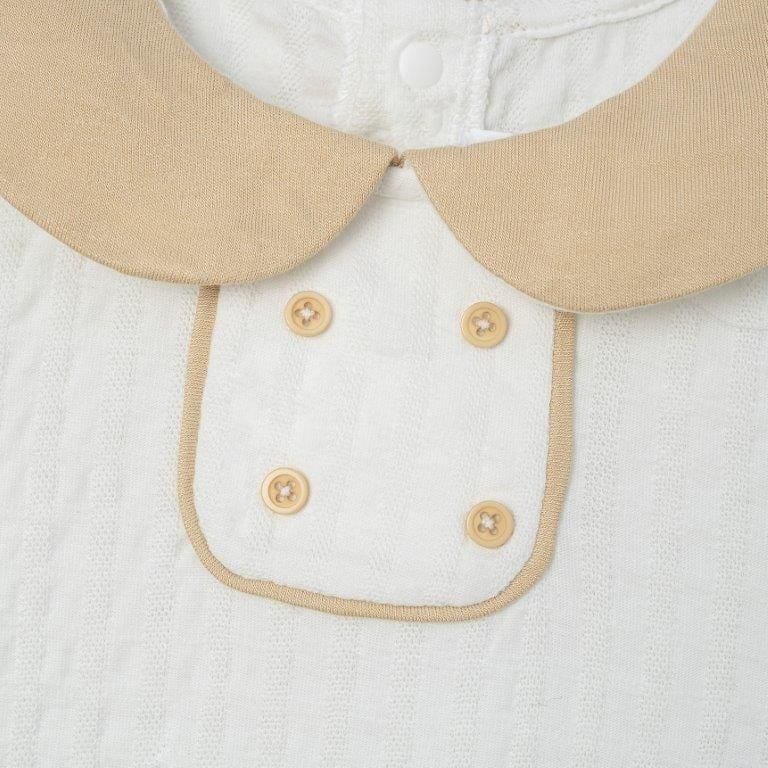  Bộ cộc tay áo trắng phối quần be 
