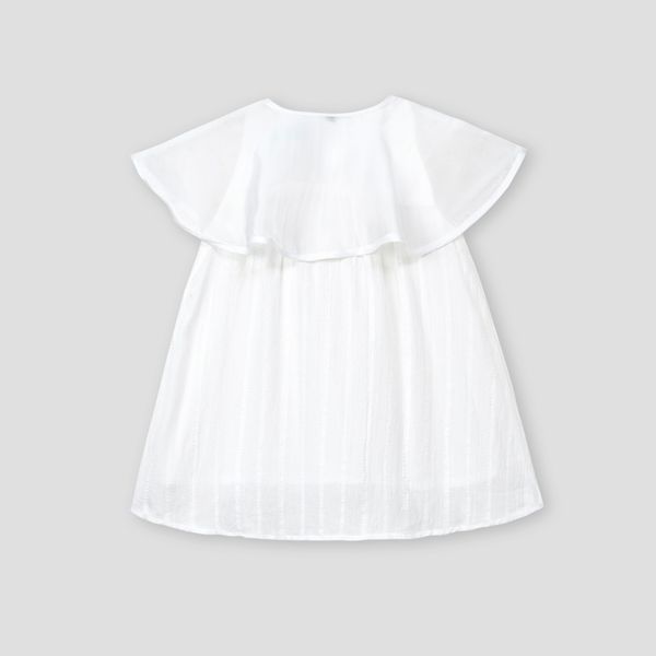  Váy dài trắng kèm áo choàng 