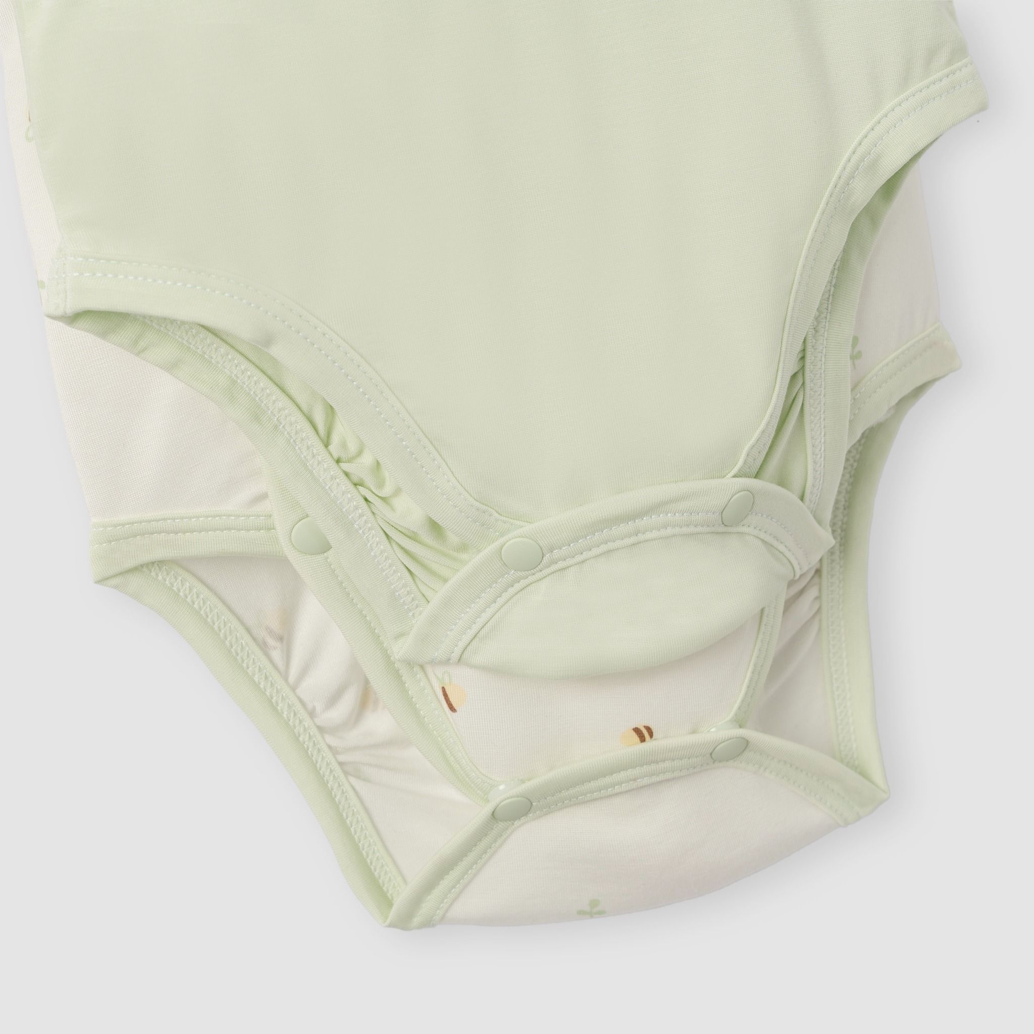  Set 2 bodysuit cộc áo trắng họa tiết phối xanh lá 
