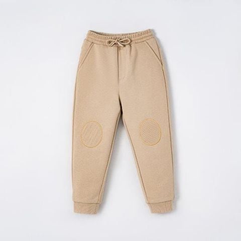  Quần dài màu be thêu đáp gối trang trí 