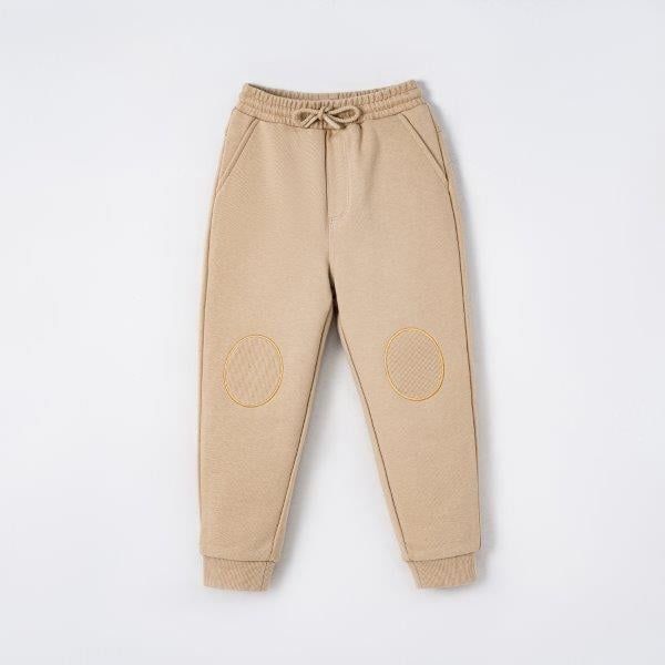  Quần dài màu be thêu đáp gối trang trí 