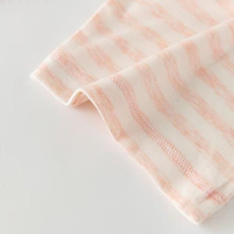  Bộ áo quần lửng kẻ hồng phối áo trắng in 4 con gấu ôm chữ Nous 