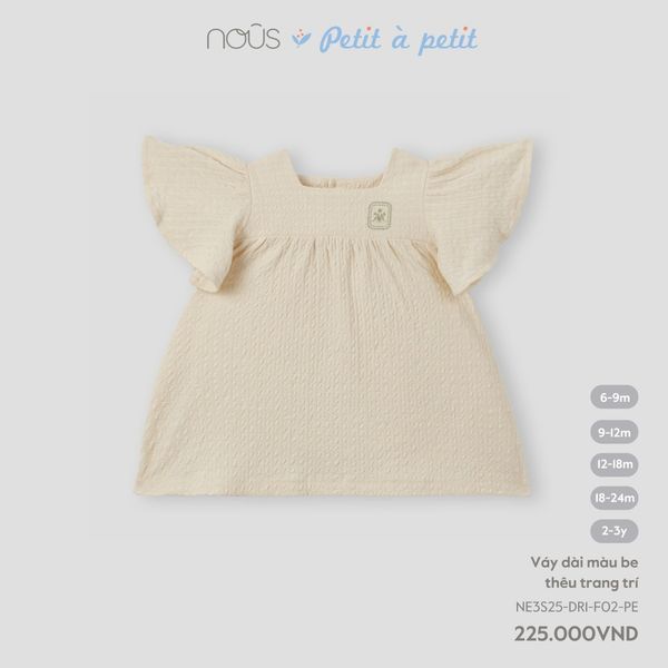  Váy dài màu be thêu trang trí 