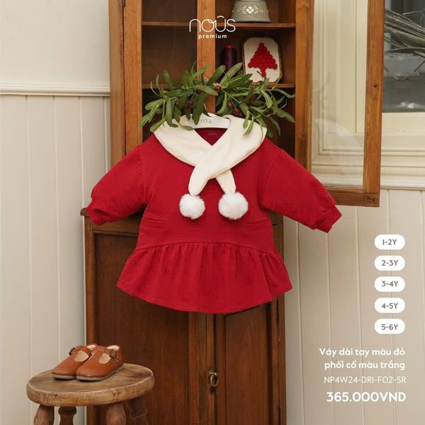  Váy dài tay màu đỏ phối cổ màu trắng 