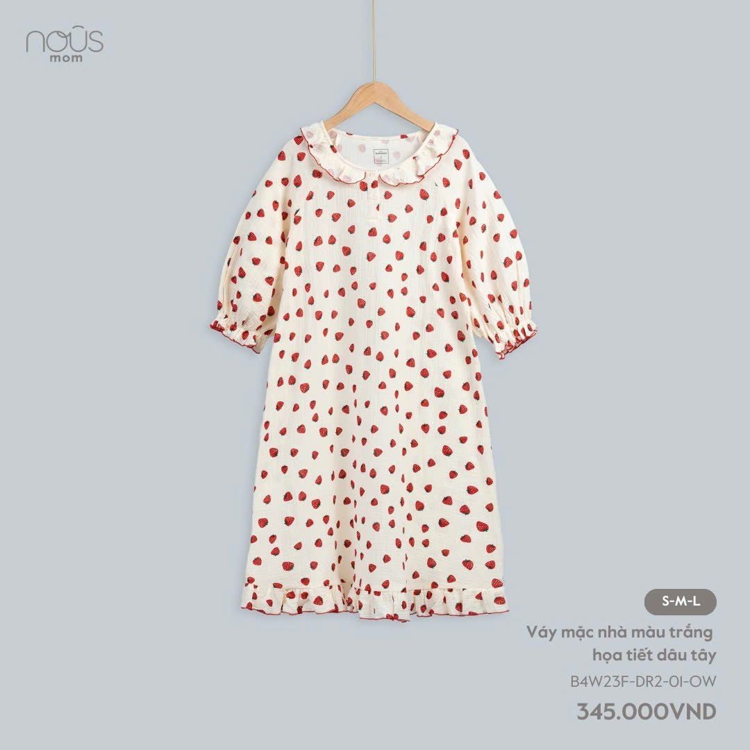  Váy mặc nhà màu trắng họa tiết dâu tây 