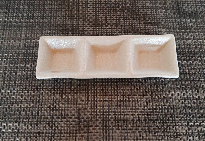  Blanche - 3-compartment Sauce Dish 19.6 x 6.6 x 2.7cm - Dĩa chấm 3 ngăn 19.6 x 6.6 x 2.7cm lộc phát có vệt 