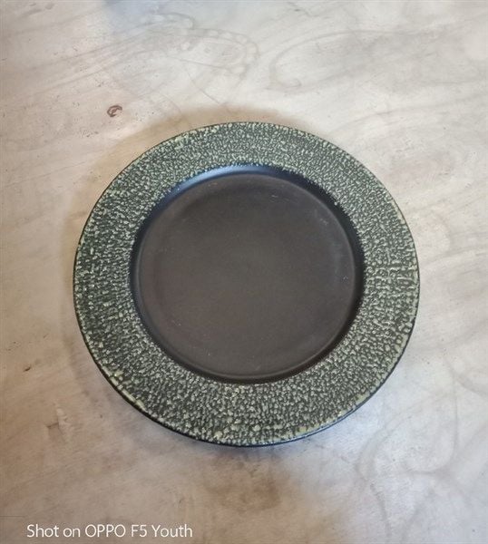  Universe - Round Plate 25cm - Dĩa tròn 25cm đen vành quẹt vàng 
