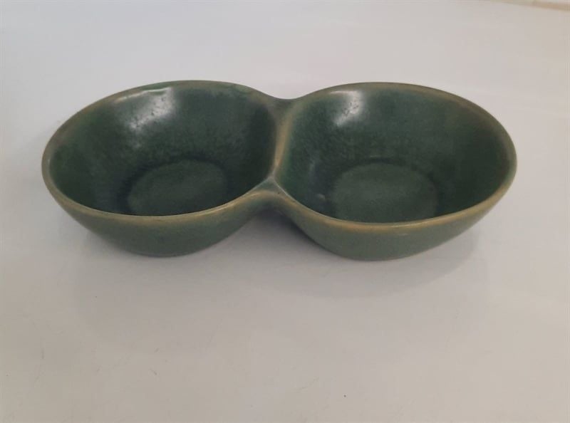  Chlorite - 2-compartment Sauce Dish 15.5 x 8.5cm - Chén chấm 2 ngăn 15.5 x 8.5cm xanh lá đậm trổ (matte) 